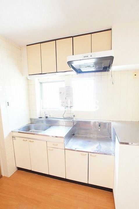 東京都立川市高松町2(マンション)の賃貸物件の居間