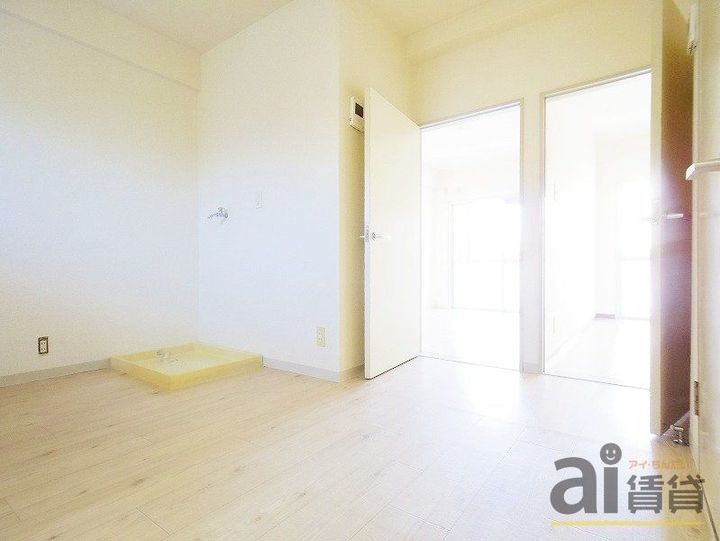 東京都西東京市芝久保町2の賃貸マンションの居間