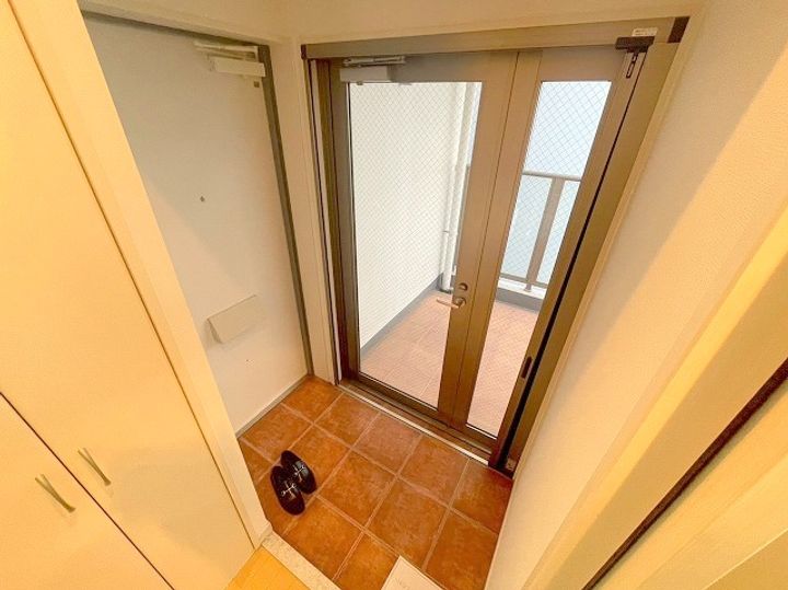 ウィング新北野の玄関