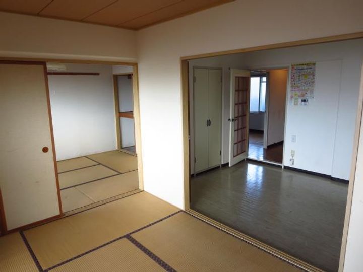 ペアパレスCHIBAの居間