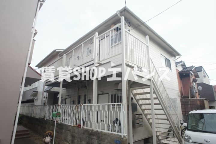 ロイヤルプリティハイツの外観