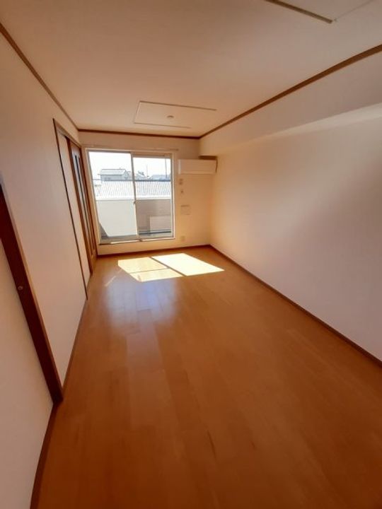 群馬県北群馬郡吉岡町大字大久保(アパート)の賃貸物件の居間