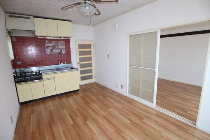 神奈川県横須賀市船越町8(アパート)の賃貸物件の居間