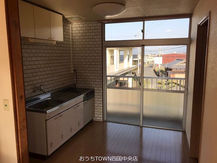 豊岡マンションの居間