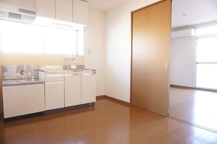 シャトー清水の居間