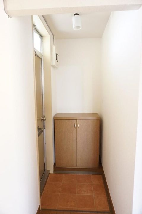 シャトー清水の玄関