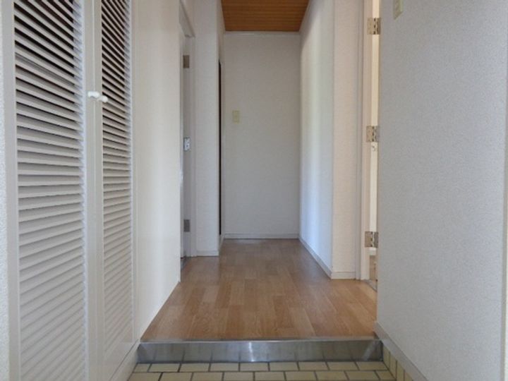 増原マンションの玄関