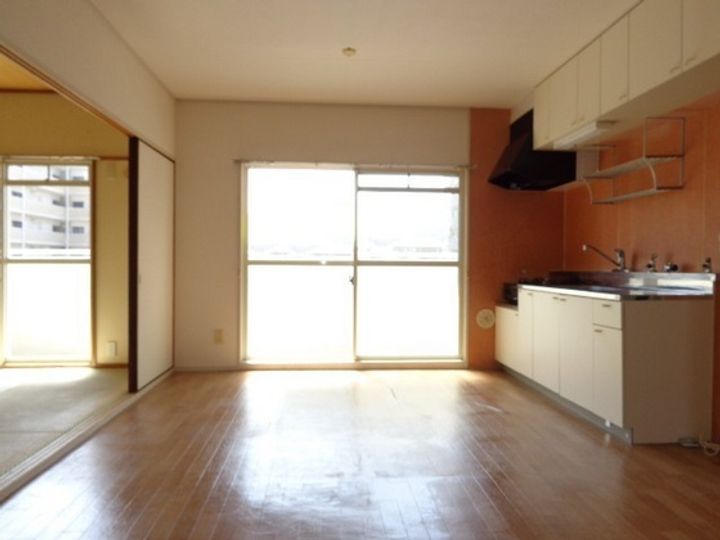 増原マンションの居間