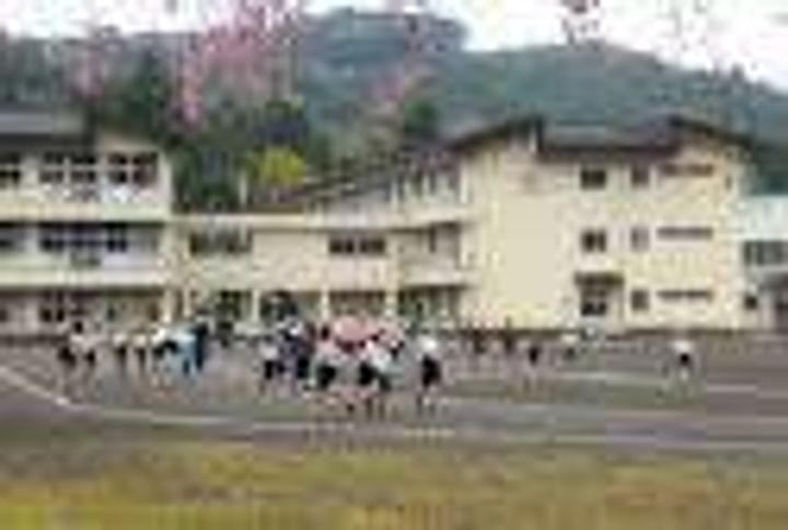 富山県高岡市本丸町(一戸建)の賃貸物件の周辺