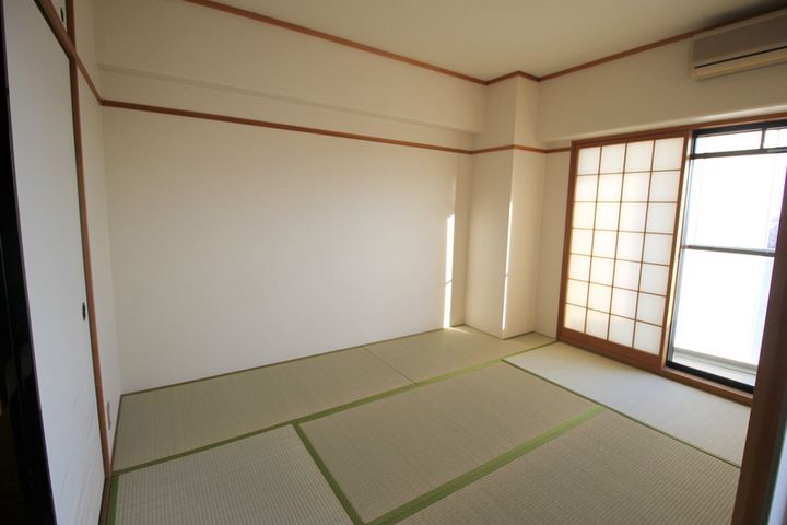 大阪府豊中市柴原町1の賃貸マンションの居間