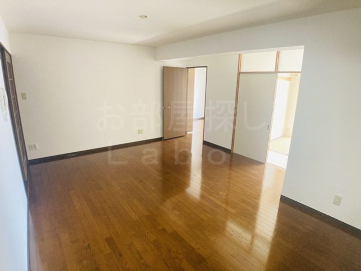 神奈川県小田原市蓮正寺(マンション)の賃貸物件の居間