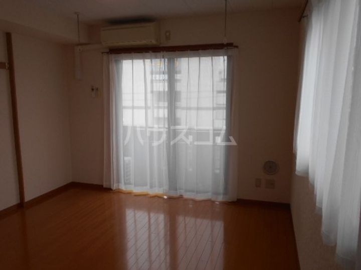 アモーレ・マンションの居間