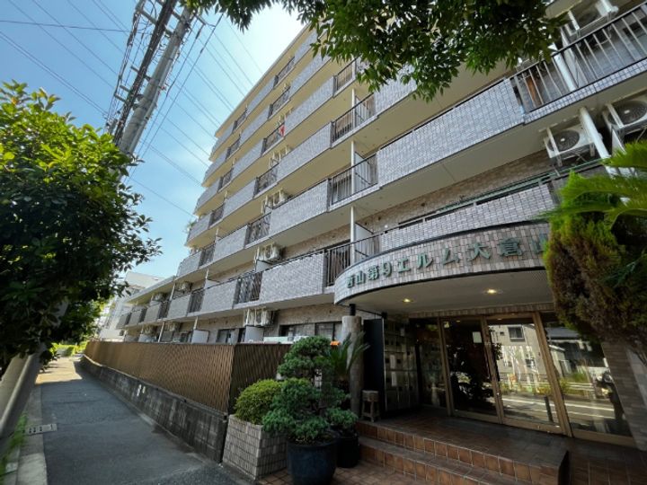 西山第9エルム大倉山の外観