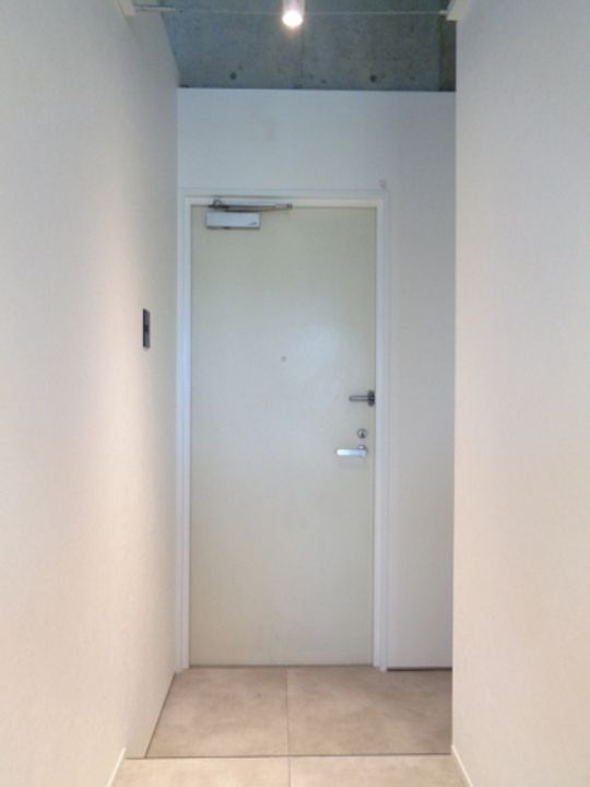 滋賀県栗東市霊仙寺1(マンション)の賃貸物件の玄関