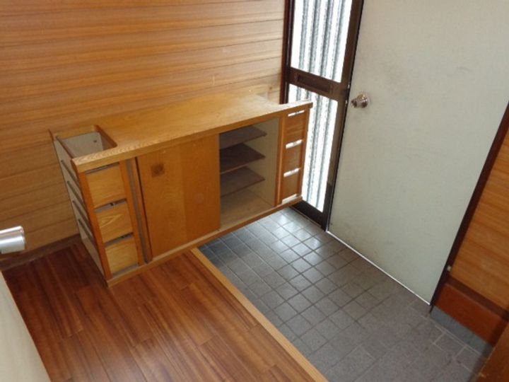 広島県広島市安佐南区緑井8(一戸建)の賃貸物件の玄関