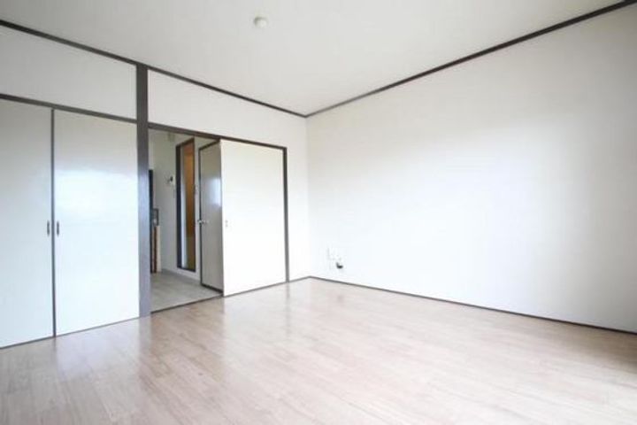 ラ・ヴィータ西市の内装