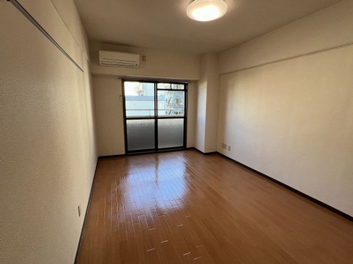 アレグリア内山下の居間