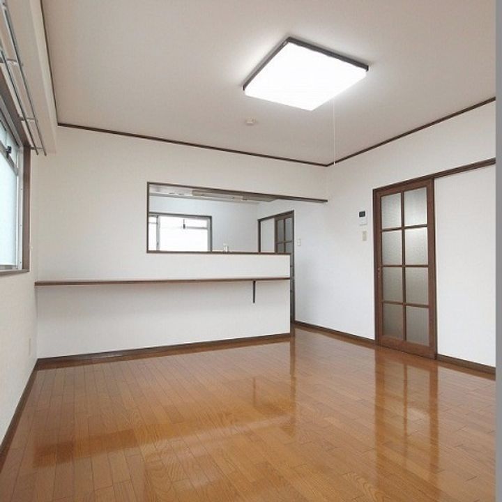 ヒルズパレスの居間