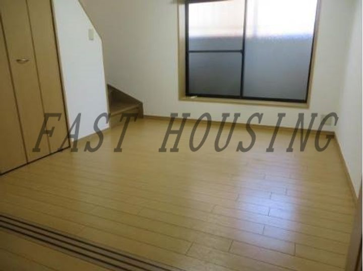 東京都新宿区四谷坂町(アパート)の賃貸物件の居間