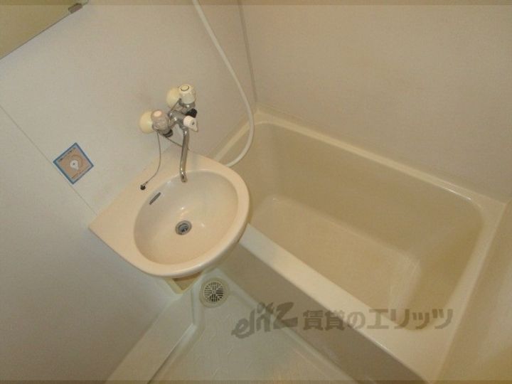 メゾン・リバーサイドの風呂