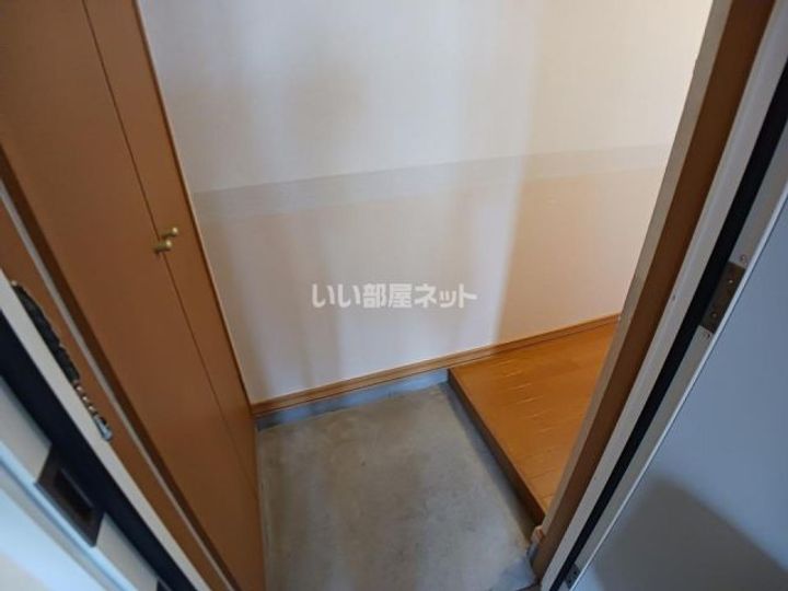 ハイツフィオーレの玄関
