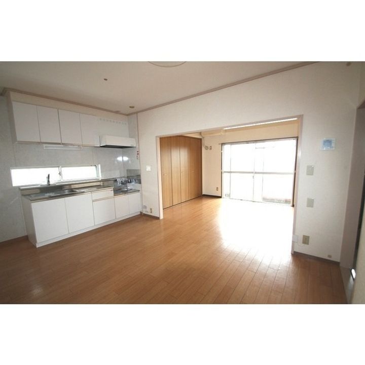 大六天マンションの居間