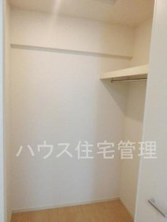 大阪府茨木市南耳原2の賃貸マンションの内装