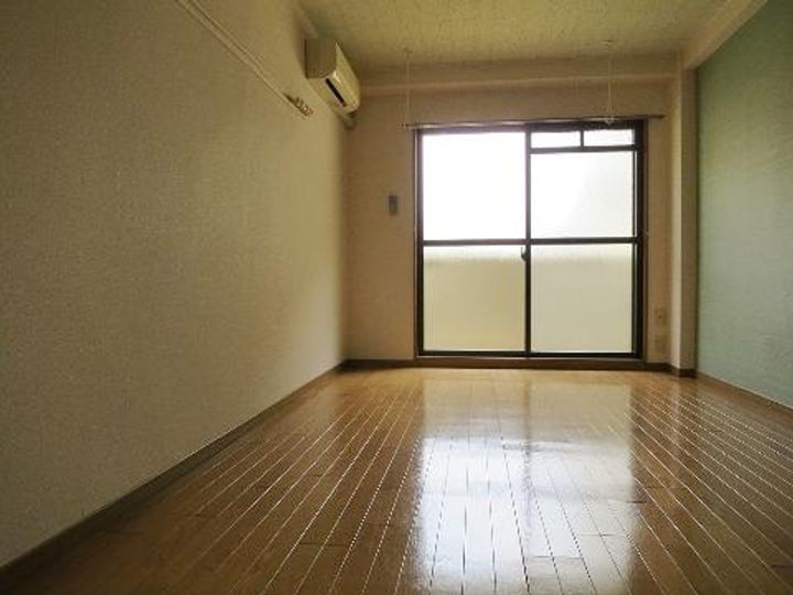 ローズハイツT・Kの居間