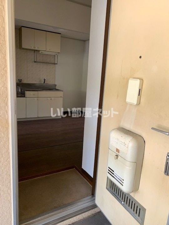 メゾン栄谷Iの玄関