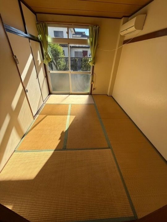 アライコーポの居間