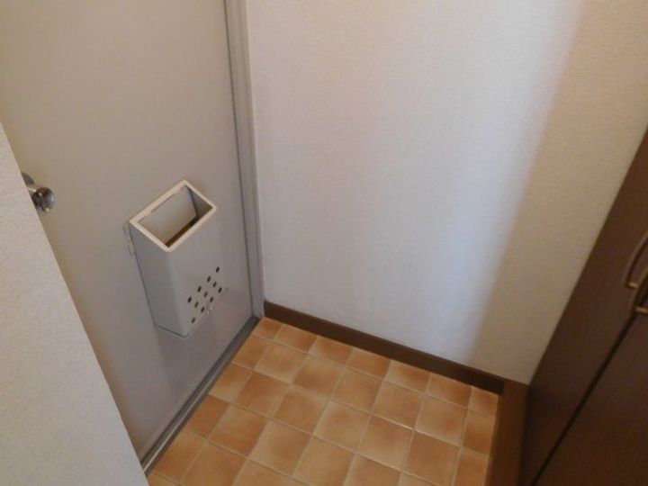 美久仁マンションの玄関