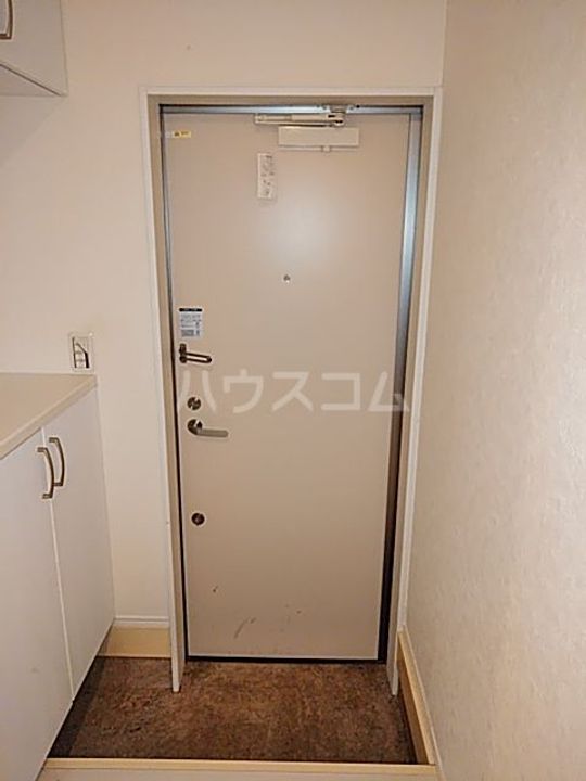 コンフォルト中山の玄関