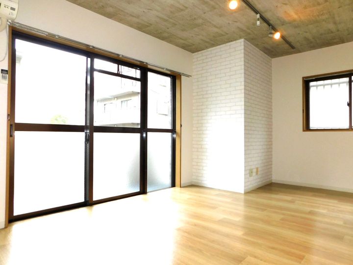 クレストの居間