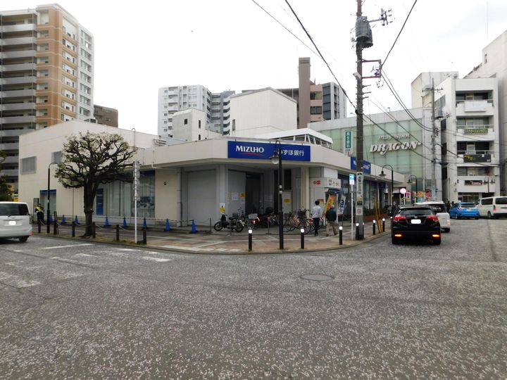 クレストの周辺