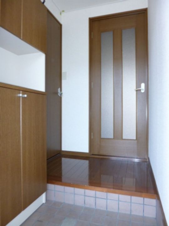 三重県伊勢市御薗町王中島(アパート)の賃貸物件の玄関