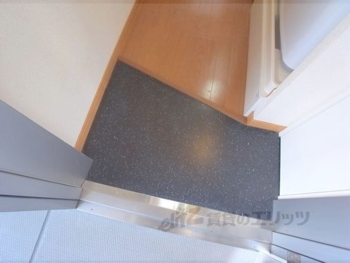 レオパレスHMの玄関