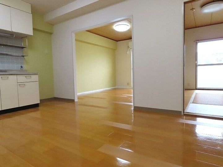 インペリアルカジワラの居間