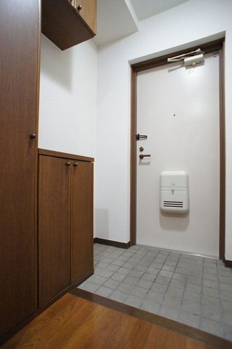 双藤マンションの玄関