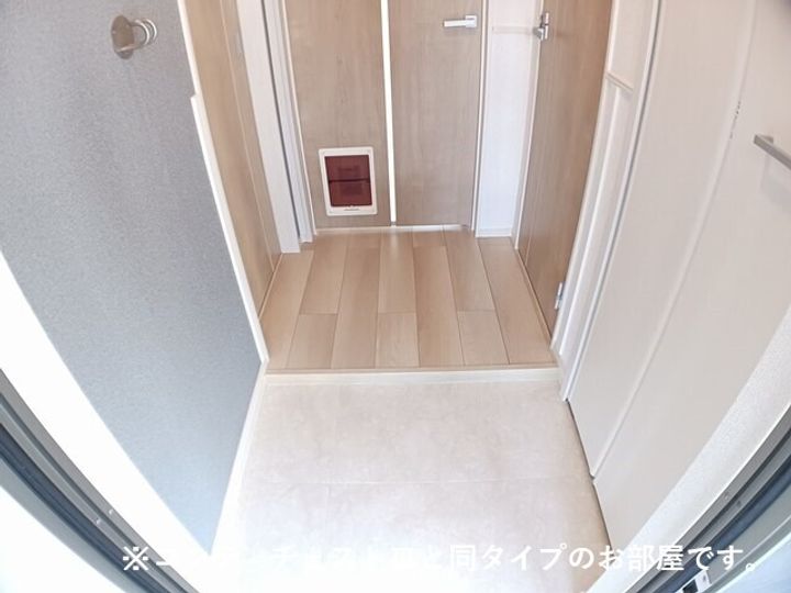 滋賀県栗東市手原1(アパート)の賃貸物件の玄関