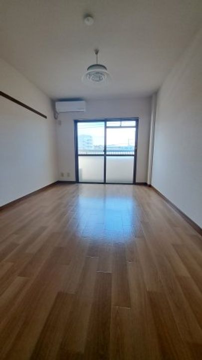 クリスタル高津の居間