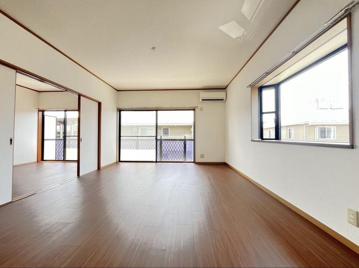 ピュアガーデンIIの居間