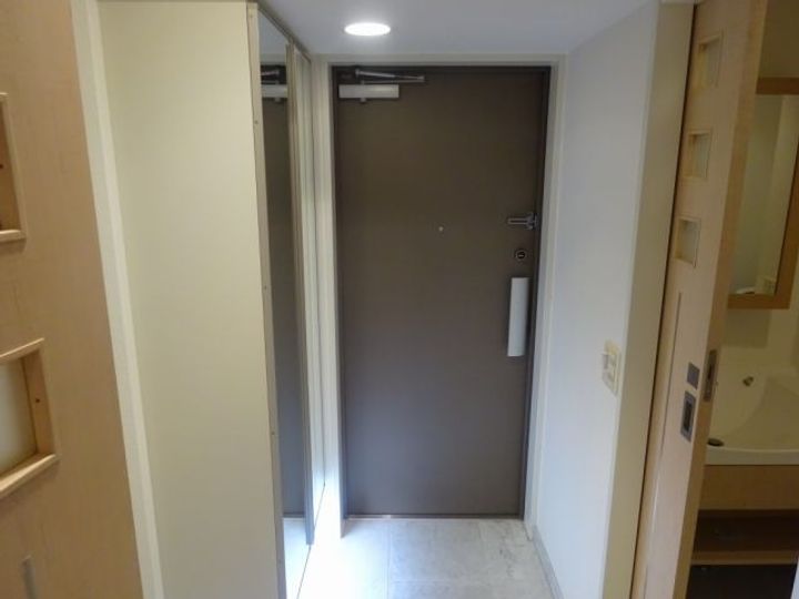 兵庫県神戸市中央区加納町2(マンション)の賃貸物件の玄関