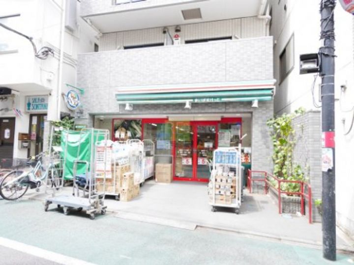ロイヤルフラットの周辺