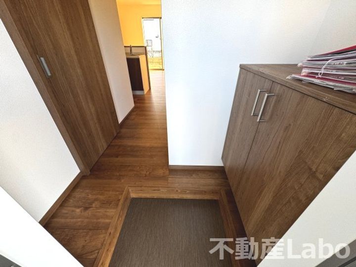 徳島県板野郡北島町鯛浜字向(アパート)の賃貸物件の玄関