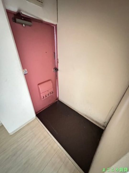 青風ハイツの玄関