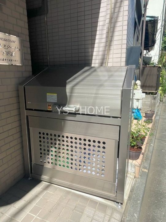 エルミタージュ下連雀の地図