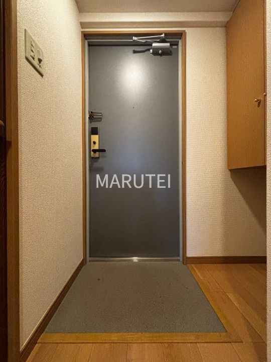 コンフィアンスの玄関