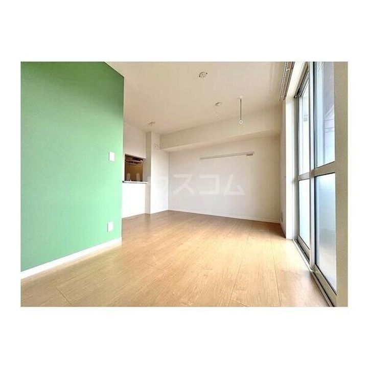 メゾン ラ フィーグの居間