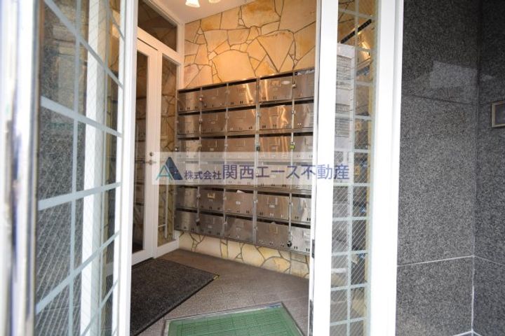 小阪本町ロイヤルハイツの地図