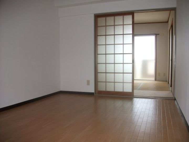 岡山県岡山市東区広谷(マンション)の賃貸物件の居間